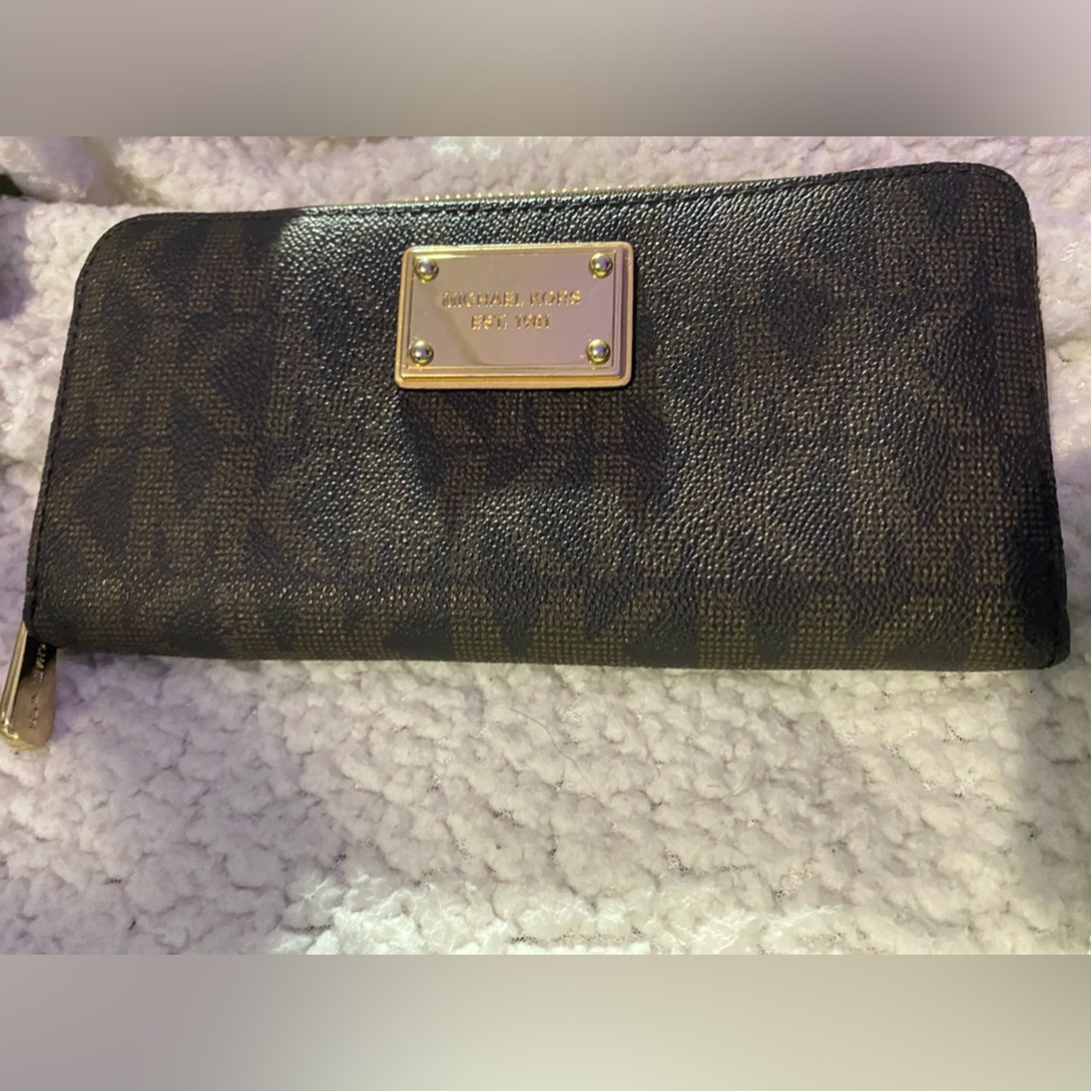 Michael Kors Brown Signature Jet Set Zip Around Large Wallet Clutch